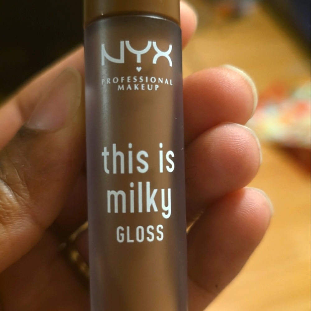 Milky gloss, chocolate